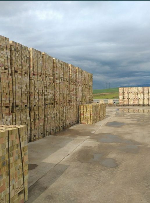 Пишган ва хом гишт Кирпич,