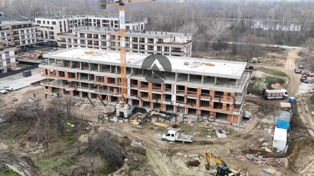 оф.23557 Тристаен апартамент в малка сграда до Гребна база