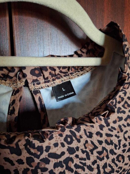 Bluză damă maro cu negru, imprimeu modern, mânecă lungă, mărimea L