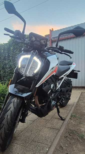 Vând KTM 390 Duke (2022) – Primul proprietar / Cumpărată de la Moto Emotion
