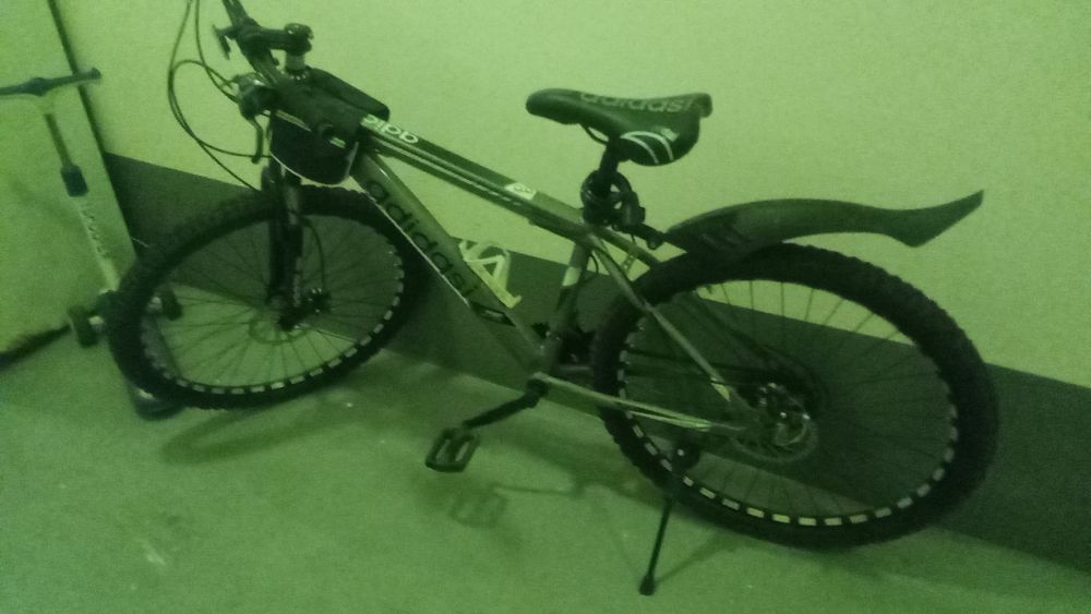 Velosiped sotiladi juda zor pachti yangi nazmer. 26*2   bonusga  sumka