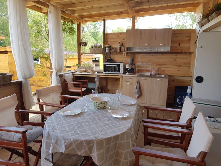 Продавам каравана Холидей на къмпинг Арапя