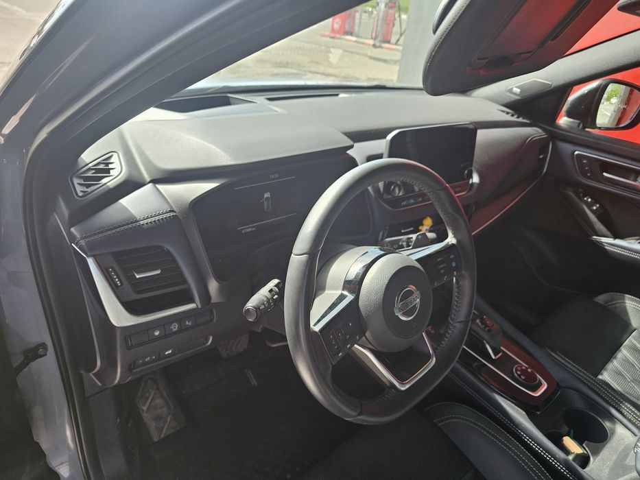 Nissan Qashqai tekna hibrid 4wd sau schimb cu audi Q6 SAU PORSCHE electrica