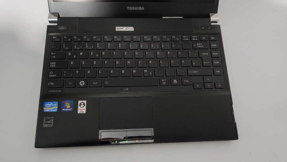 Laptop Fujitsu Portege R830