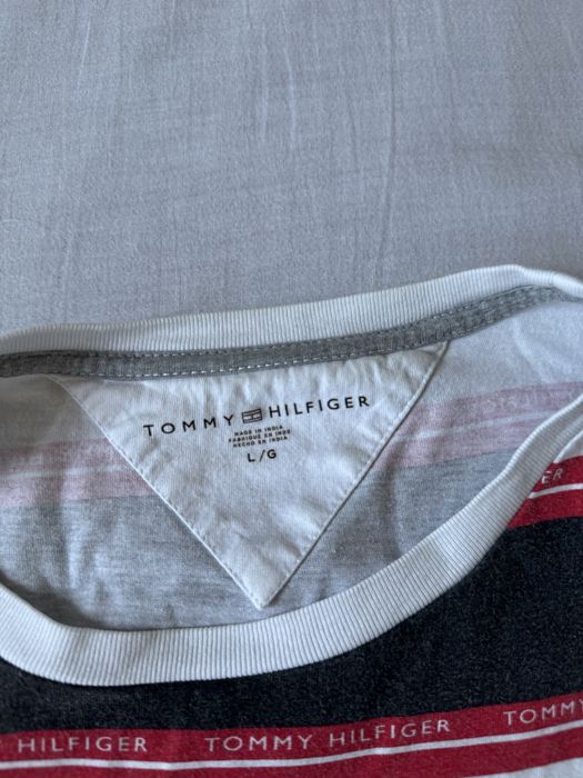 Tricou Tommy Hilfiger original – design clasic în dungi