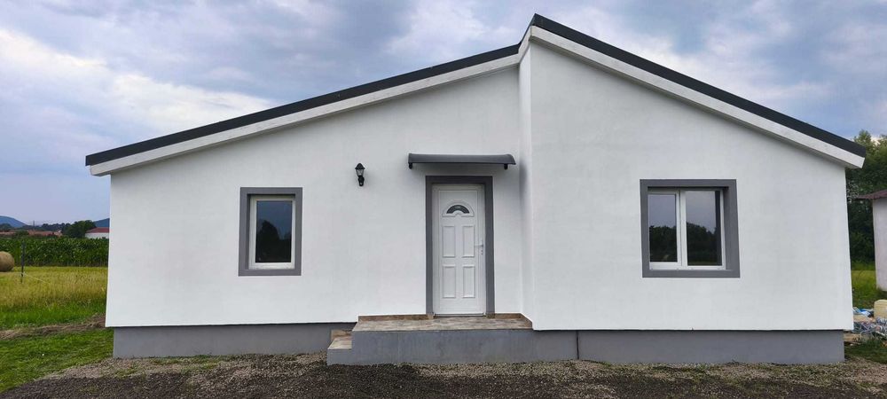 Casa locuit/vacanta, recent renovata cu BRANSAMENTE, zona Suseni