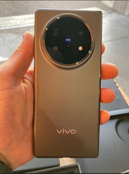 Vivo X Fold 5, 12/256 GB- чисто нов