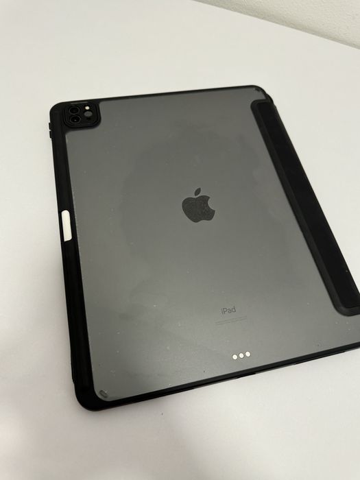 Vând Apple iPad Pro 12.9-inch (4th generation) 128GB, în stare impecabilă