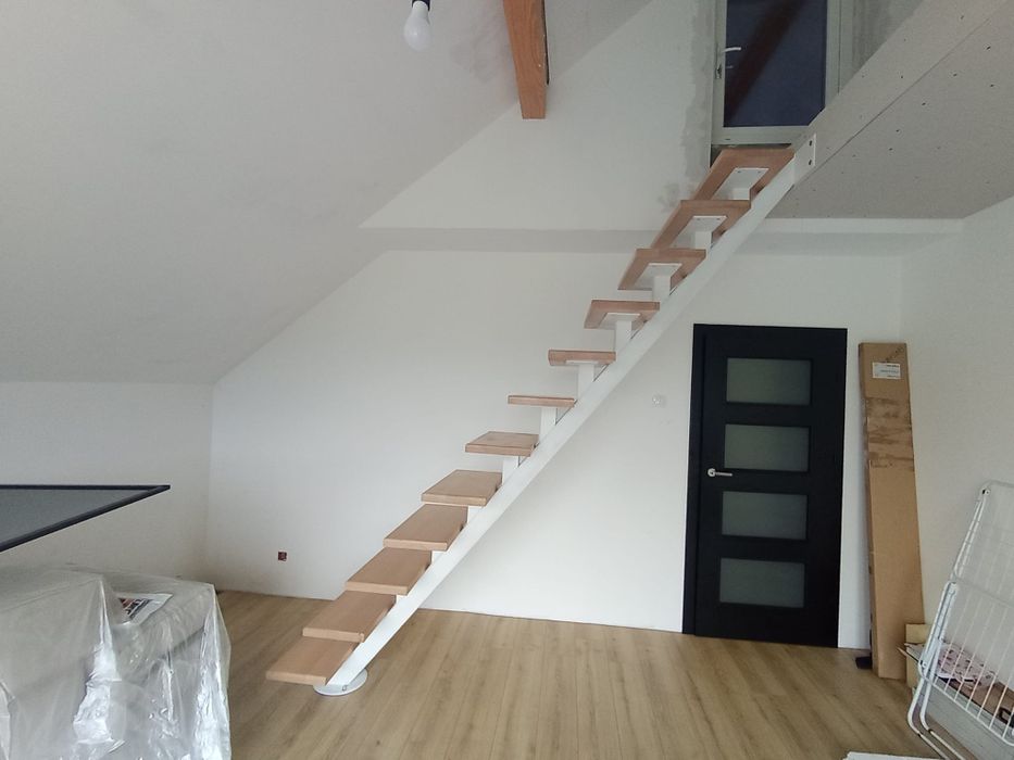 Scari Metalice Moderne