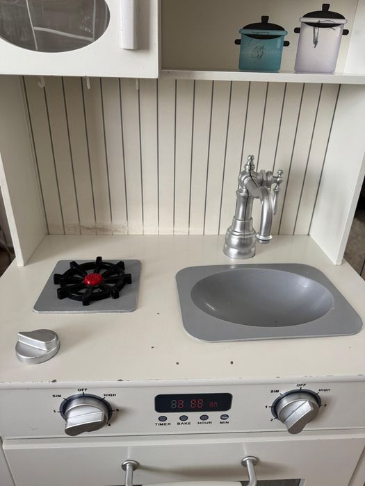 Продам детскаю кухню
