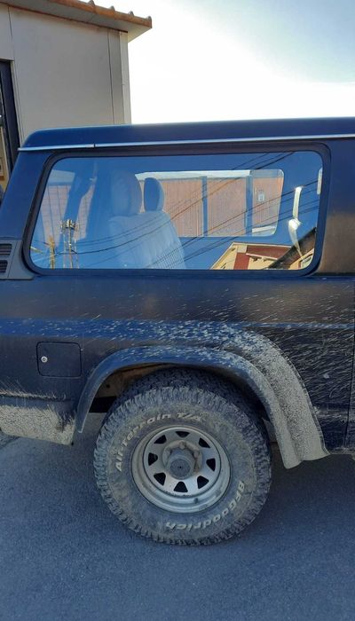 Nissan Patrol Y60 задни стъкла с уплътнения