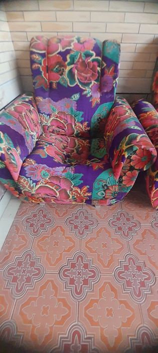 Мягкий диван сотилади