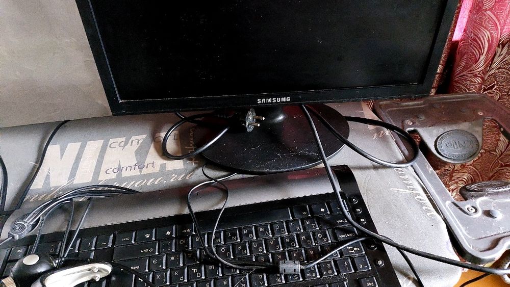 Продам б/у компьютер с деффектом. .