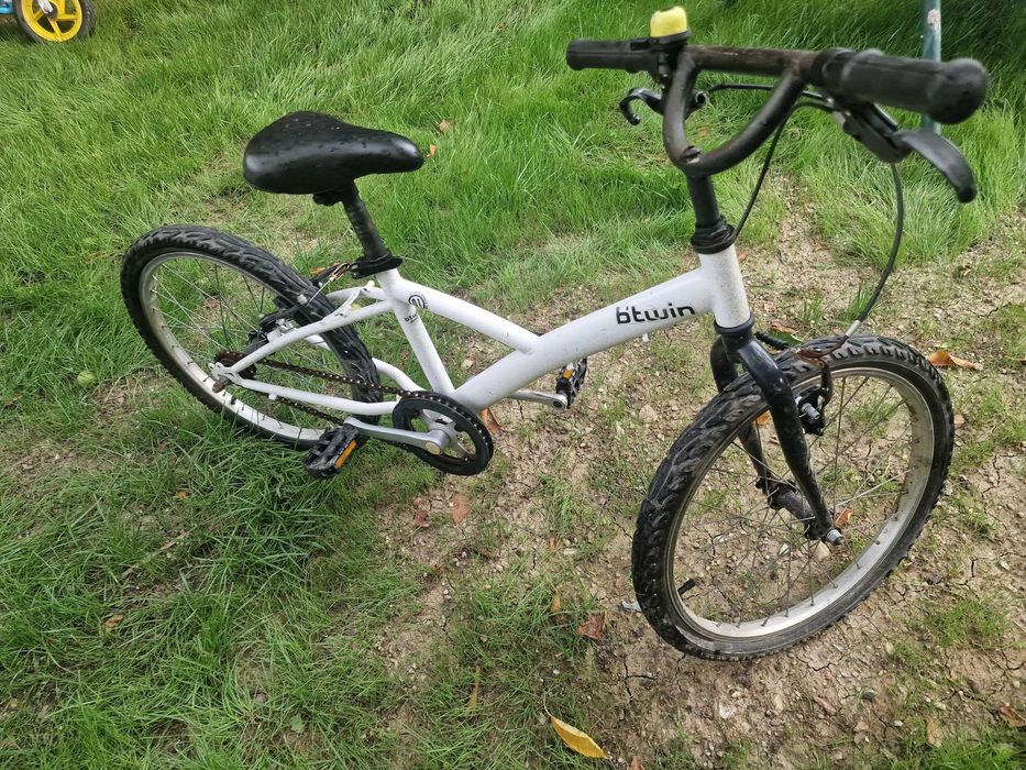 vand 3 biciclete copil 3--7 ani roti pe 16 si 20"