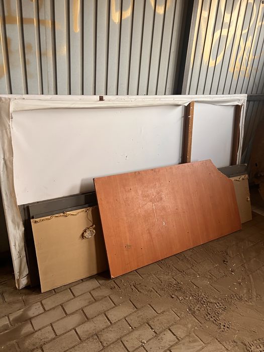 Отдам даром дрова, холодильник, костыли