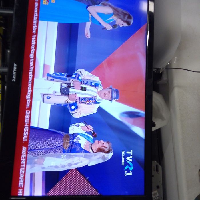 Tv led diagonala 61 cm // dvb-c /T2/S2