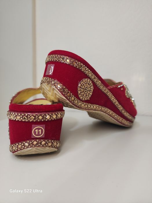 Chiroyli va qulay oyoq kiyimi