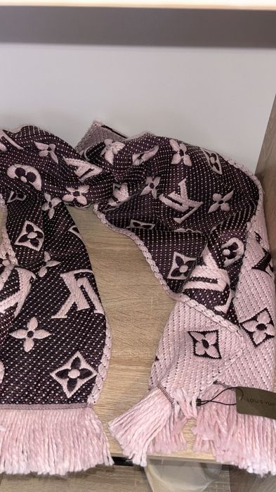 Accesoriu nou - Fular Louis Vuitton roz pudrat cu 2 fețe