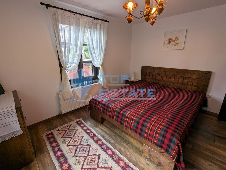 Две реновирани във възрожденски стил къщи в Тревненския балкан