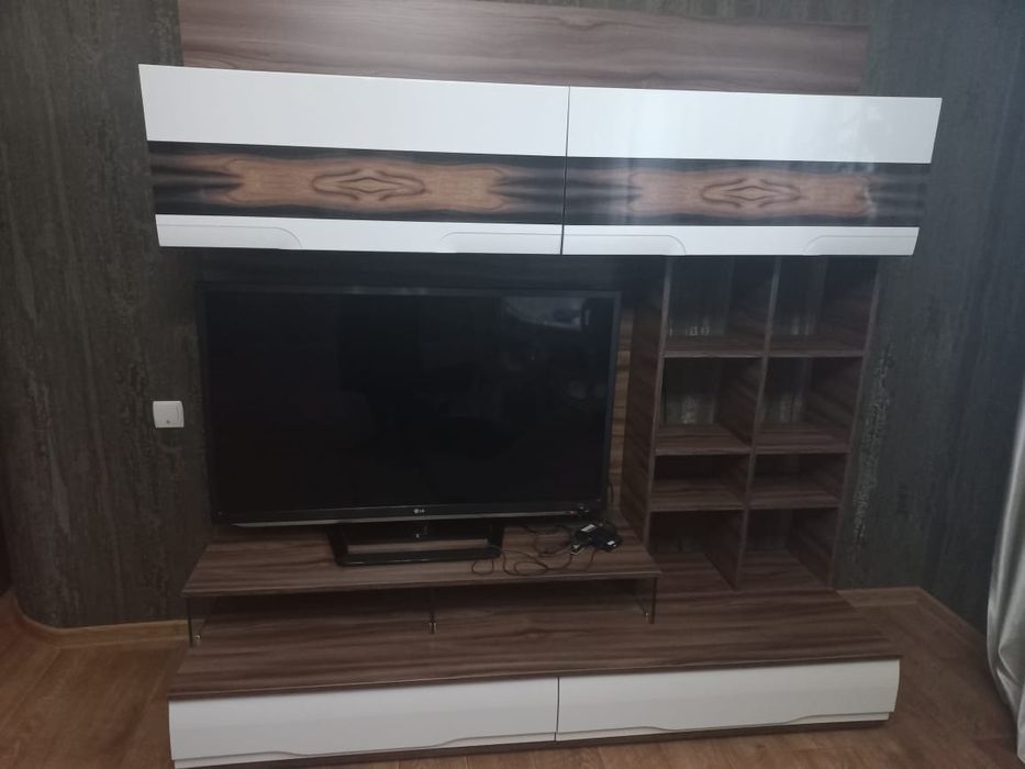 Горка и стол для дома.