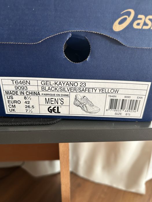 Обувки asics 42 размер