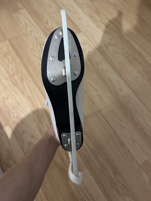 Patine de damă marimea 38