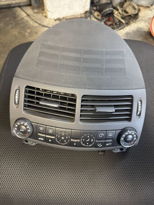 Централна конзола с упревление на климатроник за Mercedes E class W211