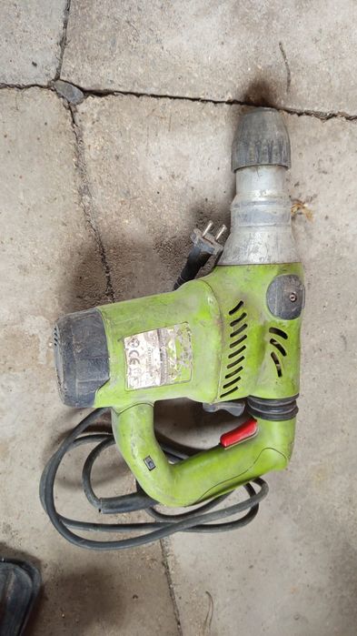 Продаю електро инструмент