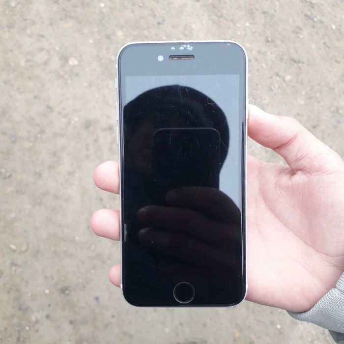 iphone se 2 (2020) сотилади