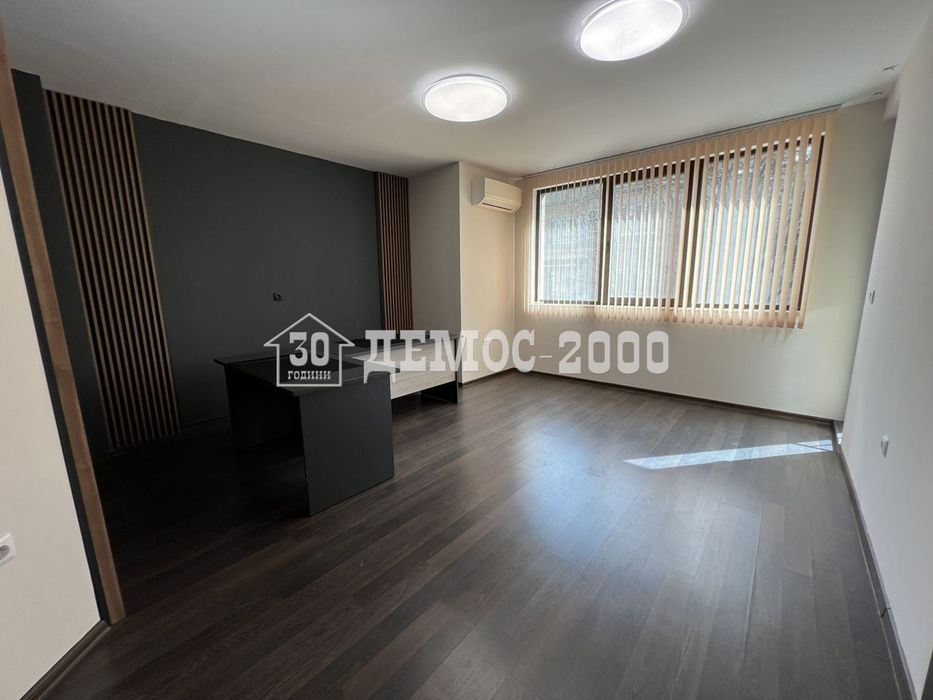 Дава се под наем Офис в Варна, Общината - 62 кв.м за 498.27 € - Снимка #1