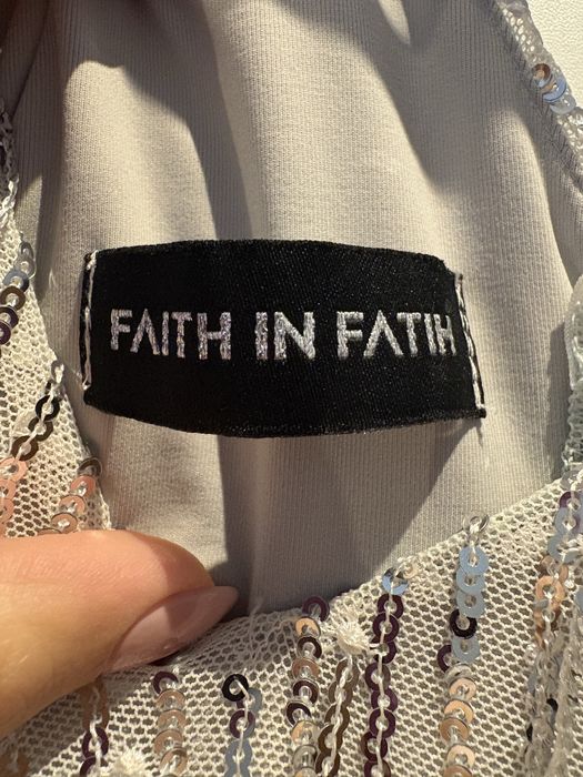 официална рокля с пайети