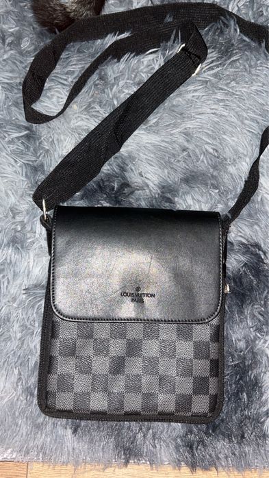 borsetă Lv neagra