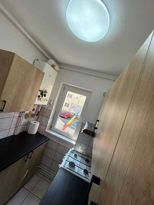 Inchiriez Garsoniera Tractorul etaj 1