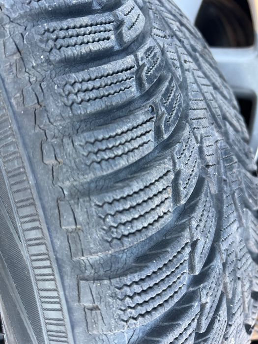 Гуми  с джанти +тасове   195/65/15
