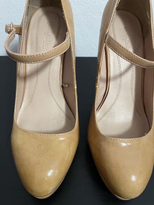 Pantofi Zara, din piele lacuita, crem, marimea 36