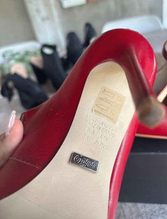 Pantofi cu toc rosii