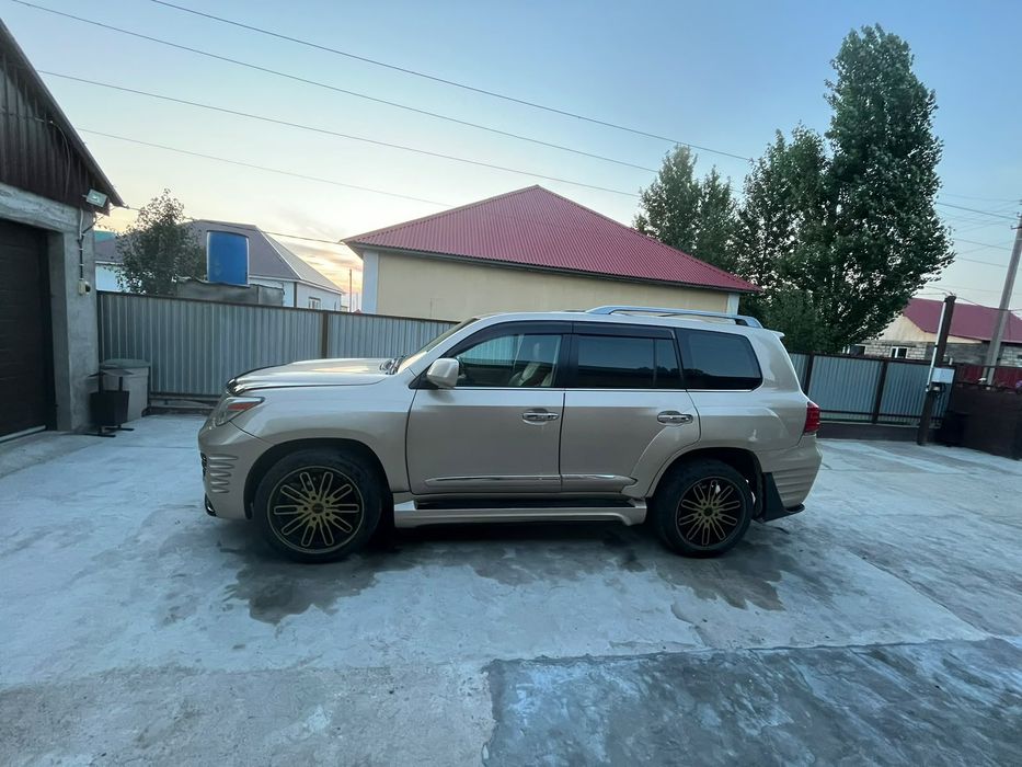 Lexus XL 570 INVADER