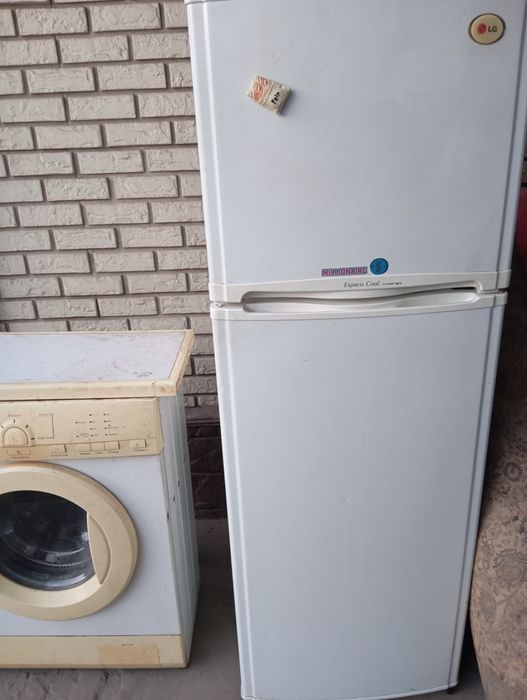 Продам холодильник б.у LG
