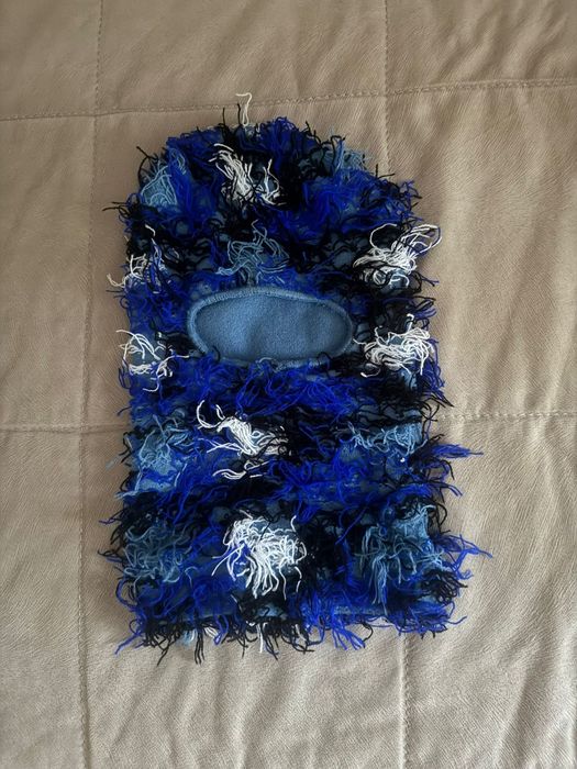 Masca albastra si neagra