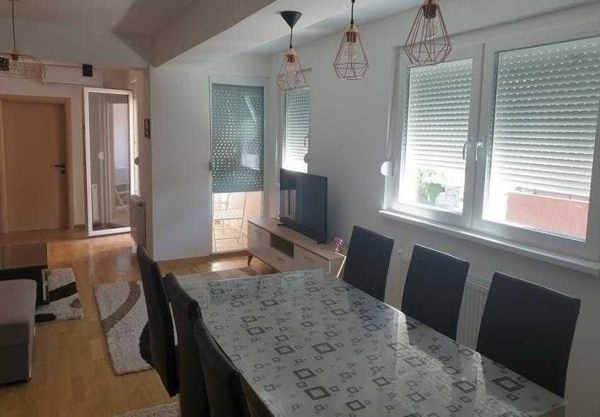 Дава се под наем Двустаен апартамент в Бургас, Възраждане - 58 кв.м за 229.5 € - Снимка #3