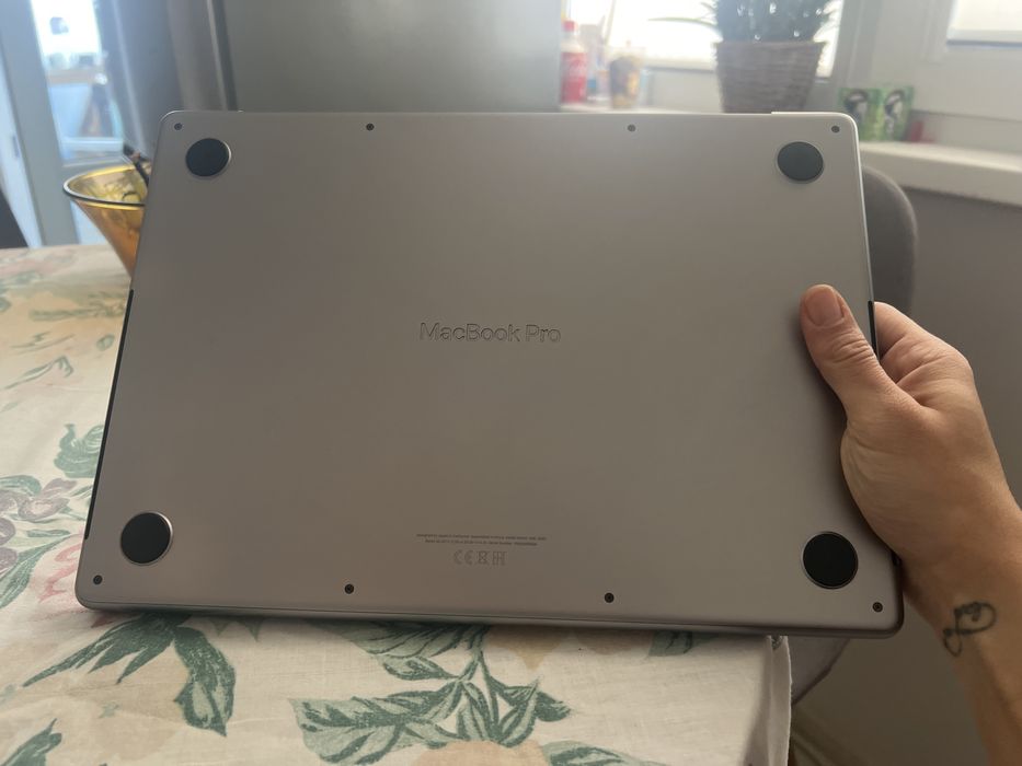 Mac’s Macbook pro Apple M1 pro