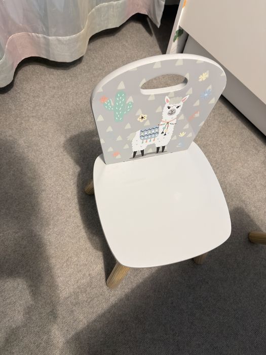 Детска маса с едно столче