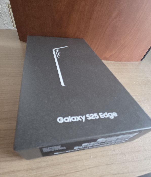 Чисто Нов 6.7' Samsung Galaxy 25 Edge 256GB 12GB RAM 2 г. гар-я Черен