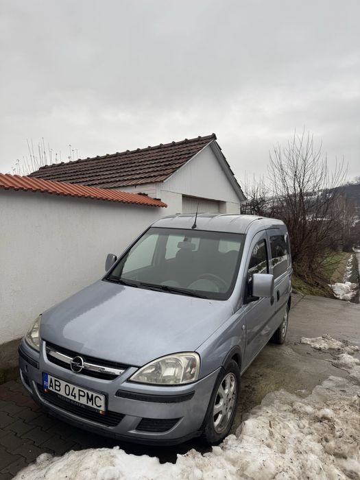 Opel Combo cu motor defect