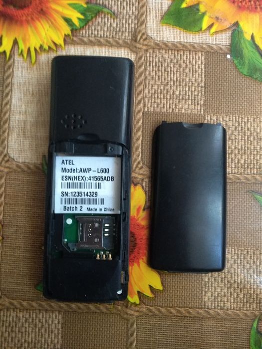 Сотовый телефон кнопочный.