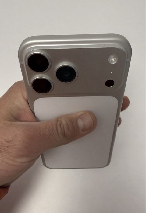 Vând iphone 17 pro silver, baterie 100%