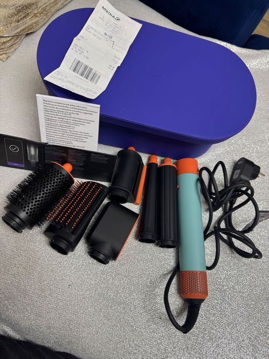 VÂND DYSON MULTISTYLER AIRWRAP HS08 ca nou,folosit o singură dată,în garanție