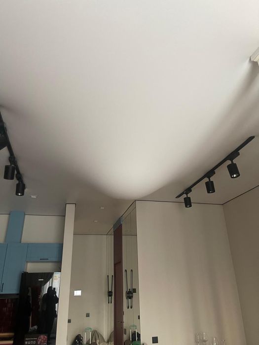 Ремонт натяжного потолка профессиональный слив воды