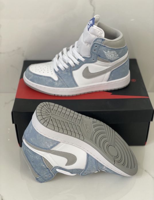 Jordan 1 Hyper Royal