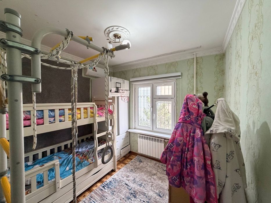 Юнусабад 10 квартал. Продается квартира 4/4/5